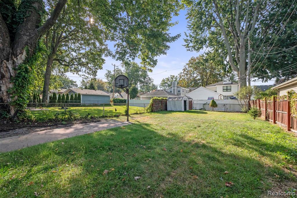 716 Hawthorn Avenue, Royal Oak, MI 48067 — Photo 26