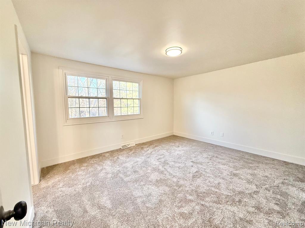 9080 SADDLE HORN Drive, Flushing, MI 48433 — Photo 24