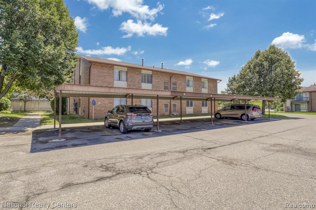 33907 PONDVIEW Circle, Livonia, MI 48152 — Photo 15