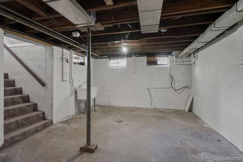 32 EAST ST, Oxford, MI 48371 — Photo 18
