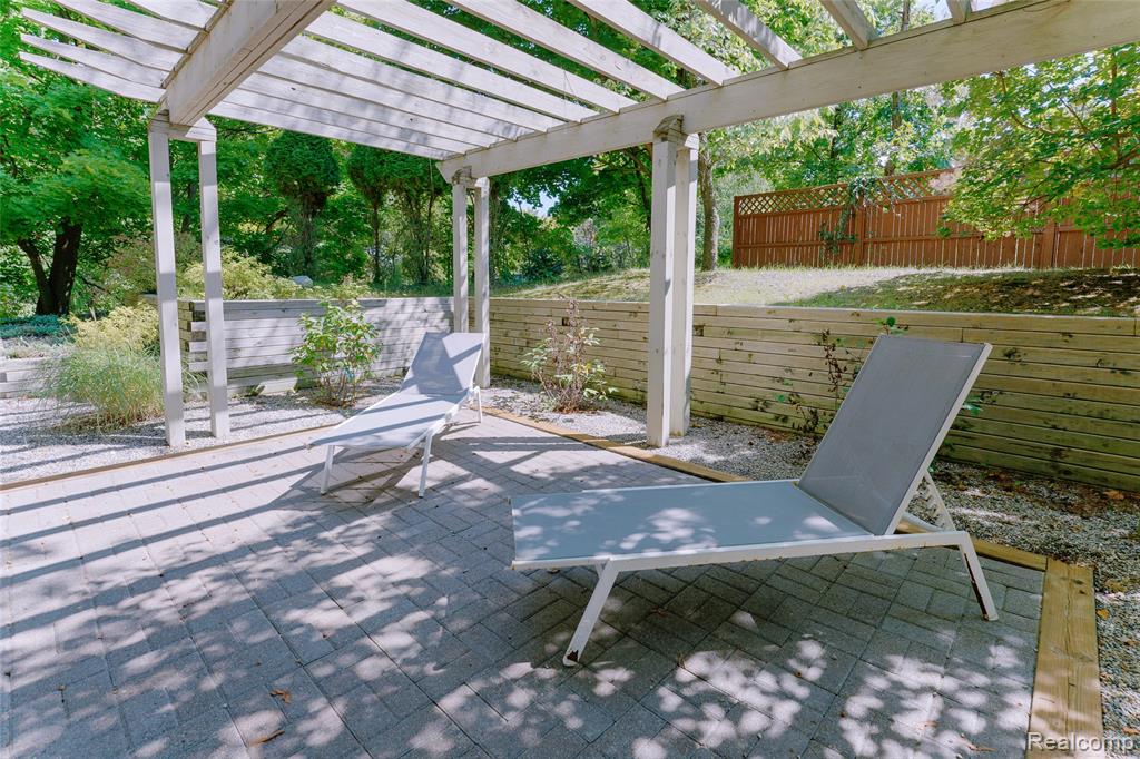 5105 Wah Ta Wah Drive, Clarkston, MI 48348 — Photo 32