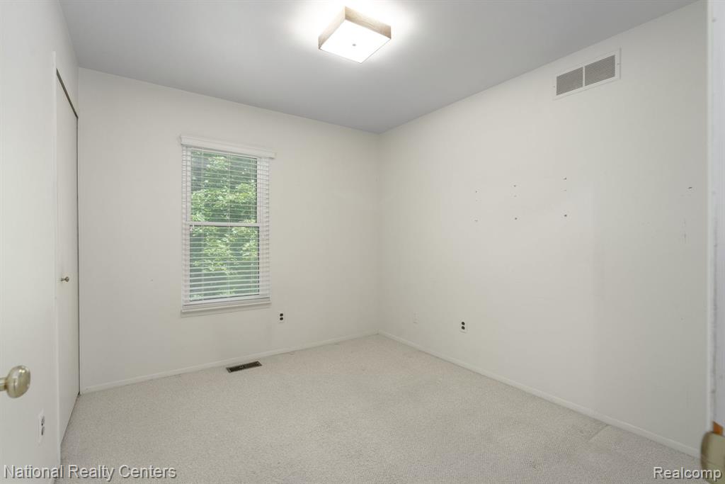 5459 N Piccadilly, West Bloomfield, MI — Photo 35