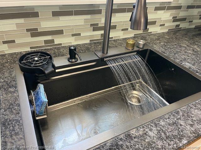 6138 SPRINGDALE Boulevard, Grand Blanc, MI 48439 — Photo 15