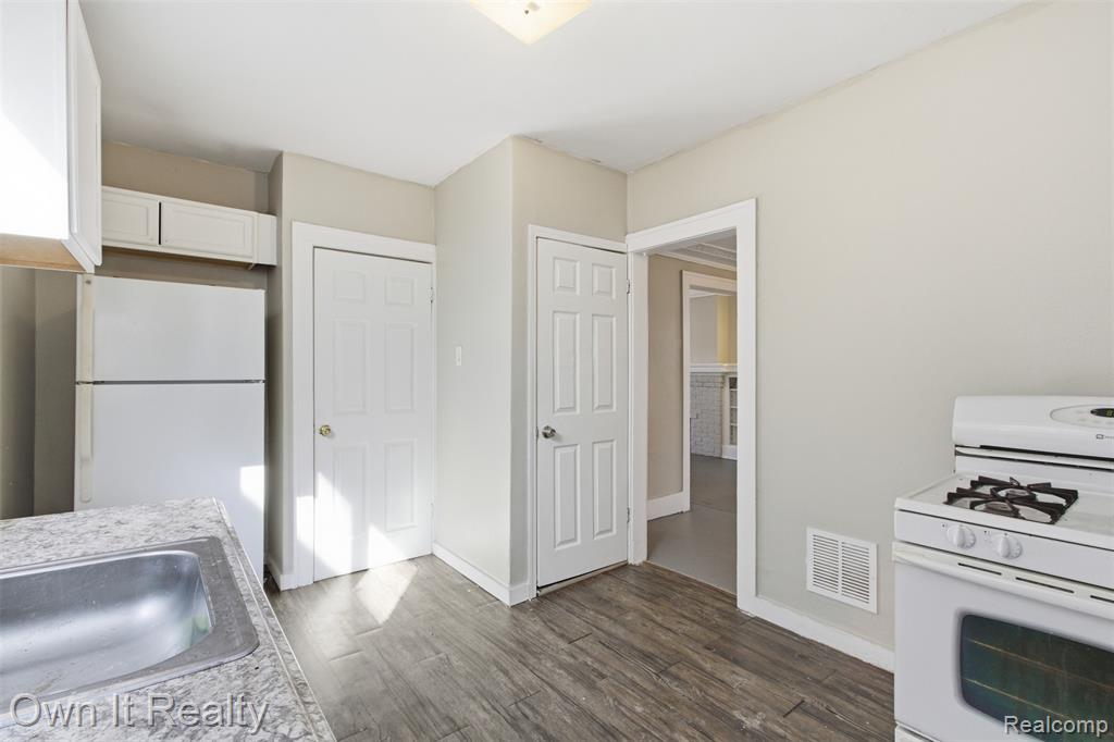 4243 Clements Street, Detroit, MI 48238 — Photo 13