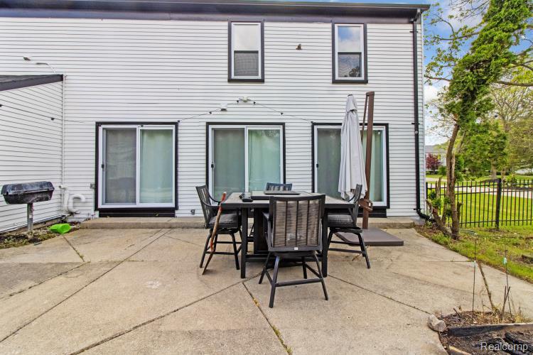 5242 Cedarhurst Drive, West Bloomfield, MI — Photo 24