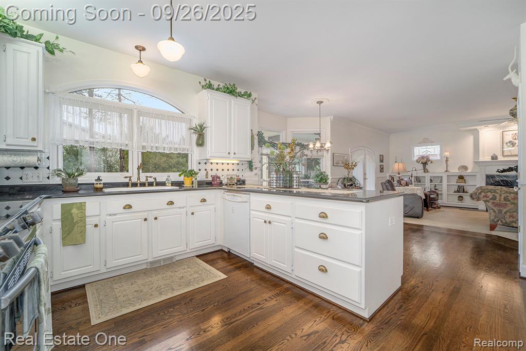 6764 Redford Circle, Troy, MI 48085 — Photo 5