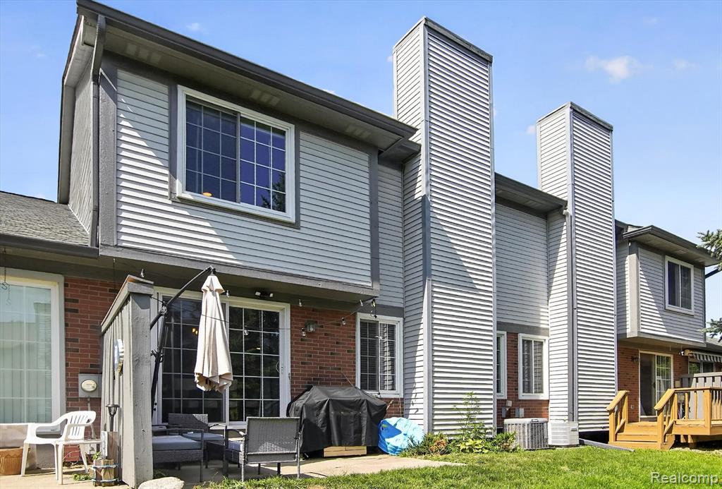 532 Winwood Circle, Walled Lake, MI 48390 — Photo 30