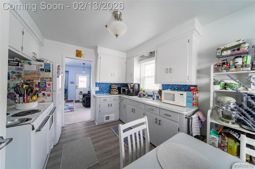7332 E Frumin Court, Westland, MI — Photo 10