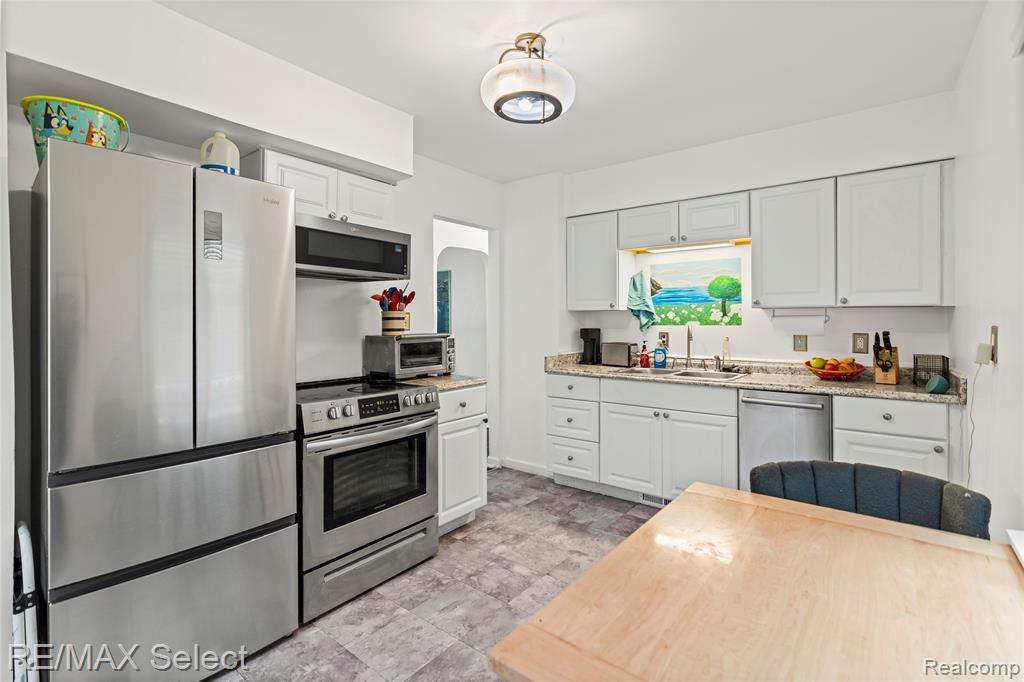 4526 Milton Drive, Flint, MI 48507 — Photo 2