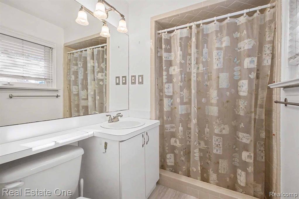 7251 Cottonwood Knoll, West Bloomfield, MI — Photo 10