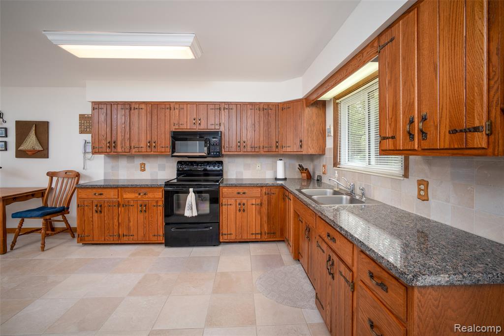 6240 Lakeshore Road N, Palms, MI 48465 — Photo 11