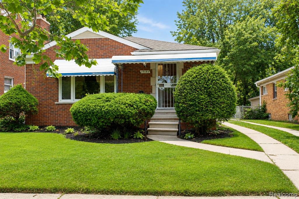 19189 Berden Street, Grosse Pointe, MI 48236