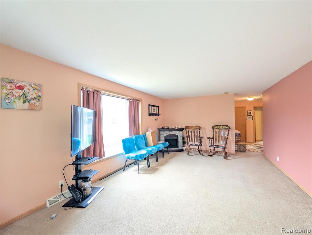 11224 Nearbrook Court, South Lyon, MI 48178 — Photo 4