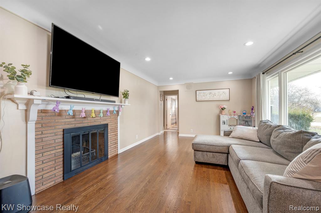 8634 GOLFSIDE Drive, Commerce Twp, MI 48382 — Photo 8