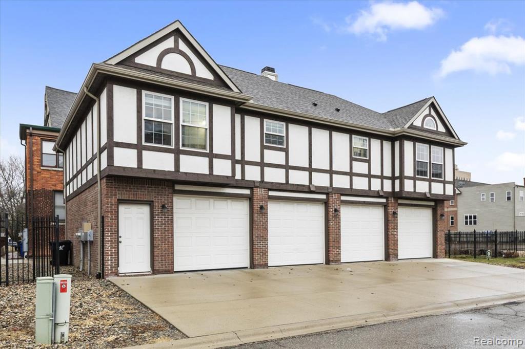 411 E Ferry Street - Photo 2
