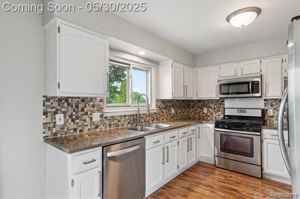 45127 Fair Oaks Drive, Canton, MI 48187 — Photo 16