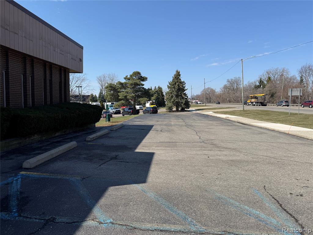 4525 Highland Road, Waterford, MI 48328 — Photo 16