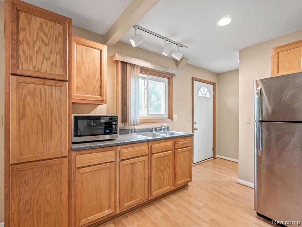 9303 BEECHCREST Street, White Lake, MI — Photo 6