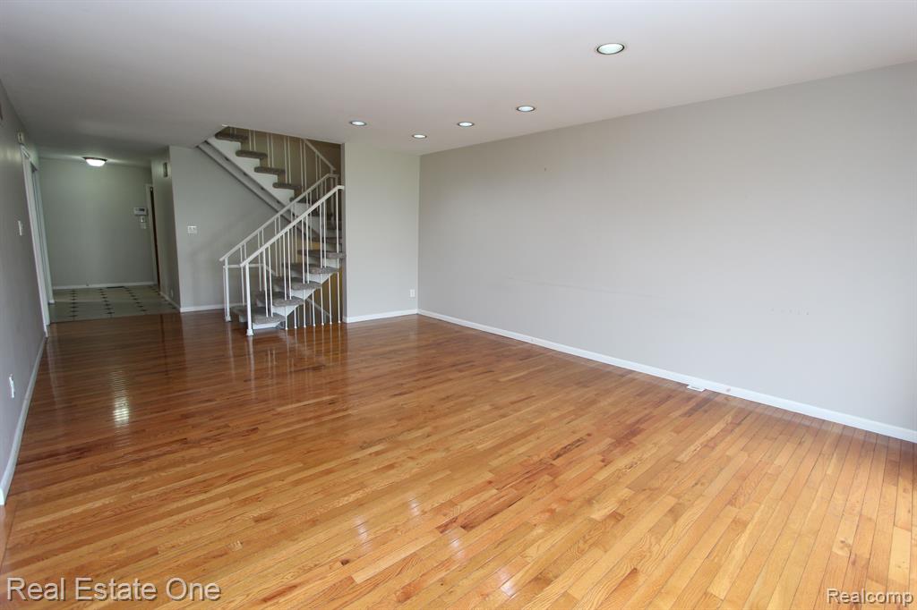 7404 PEBBLE POINT, West Bloomfield, MI — Photo 4