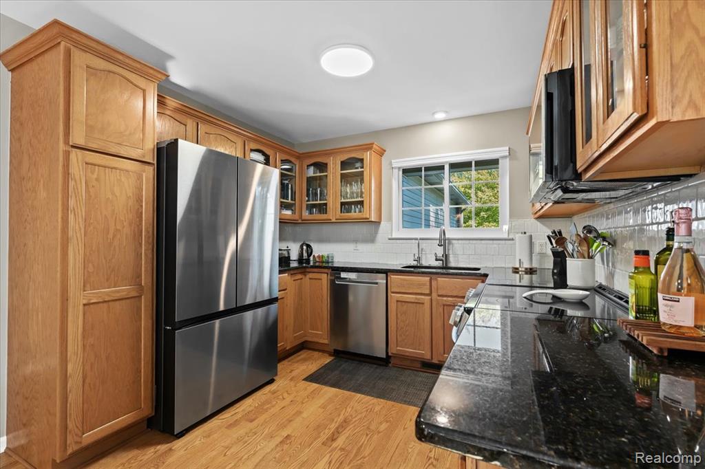 10484 Northvalley Court, Hartland, MI 48353 — Photo 9
