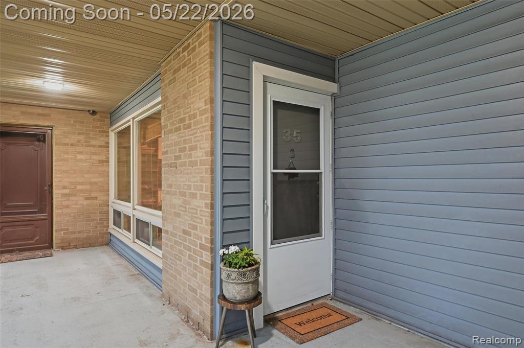 15055 Hubbard Street, 35, Livonia, MI 48154 — Photo 4