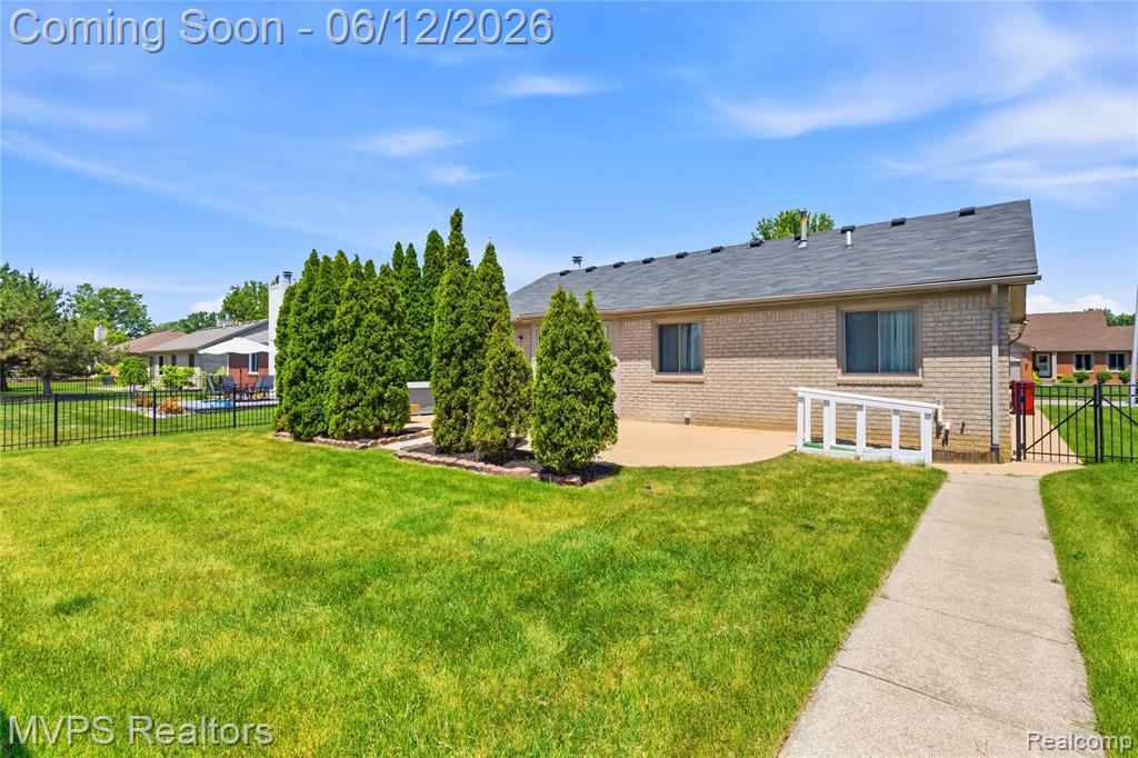 21618 Sue Ellen Drive, Macomb, MI 48044 — Photo 19