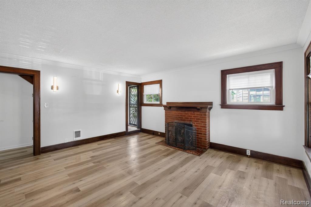 810 E 8th Street, Flint, MI 48503 — Photo 3
