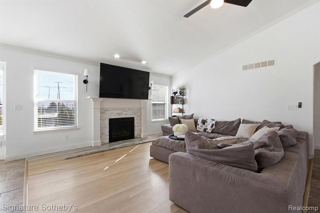 5735 Gregory Drive, Utica, MI 48317 — Photo 9