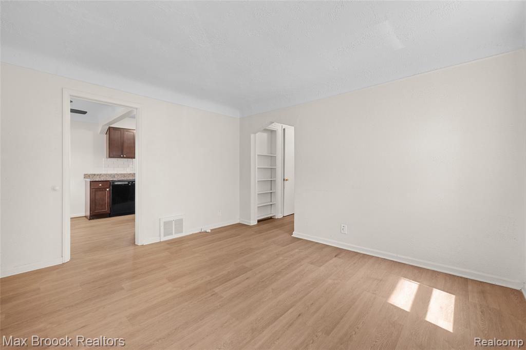3012 GREENFIELD Road, Berkley, MI 48072 — Photo 4