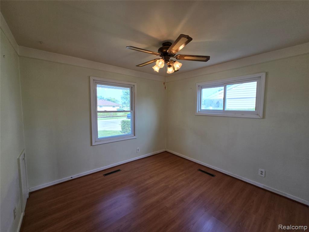 535 Lytle Place, Garden City, MI — Photo 23