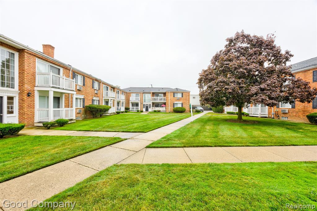 2425 TORQUAY Avenue, 102A, Royal Oak, MI 48073 — Photo 20