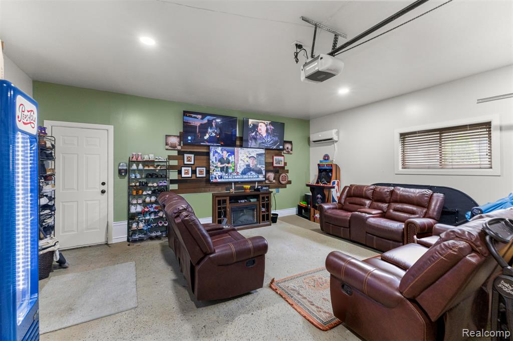 8570 Rockland Street, Dearborn Heights, MI 48127 — Photo 38
