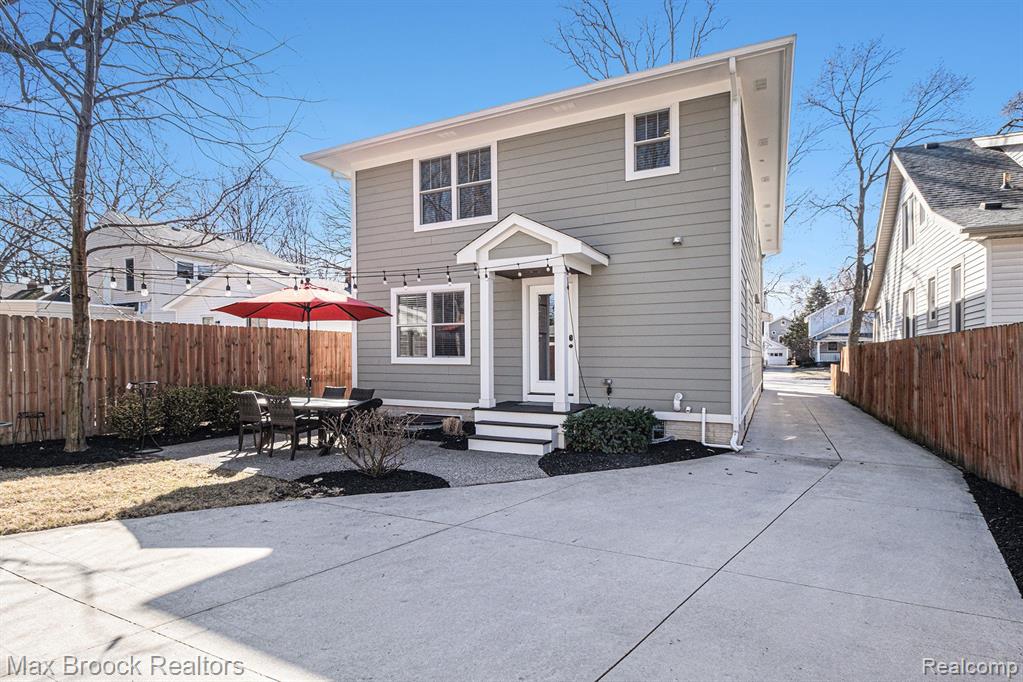 907 E 6TH Street, Royal Oak, MI 48067 — Photo 33