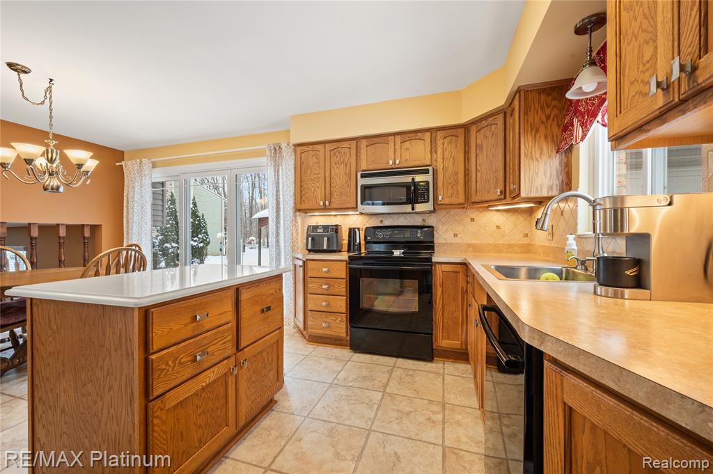 839 Harlequin Court, Highland, MI — Photo 13