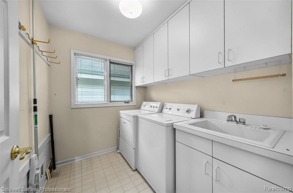 6560 Pleasant Lake Court, 11, West Bloomfield, MI — Photo 49