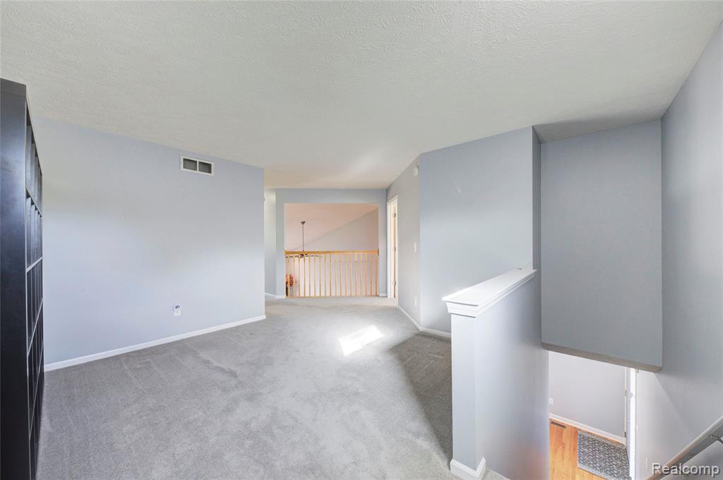 1040 Spirea, Howell, MI 48843 — Photo 20