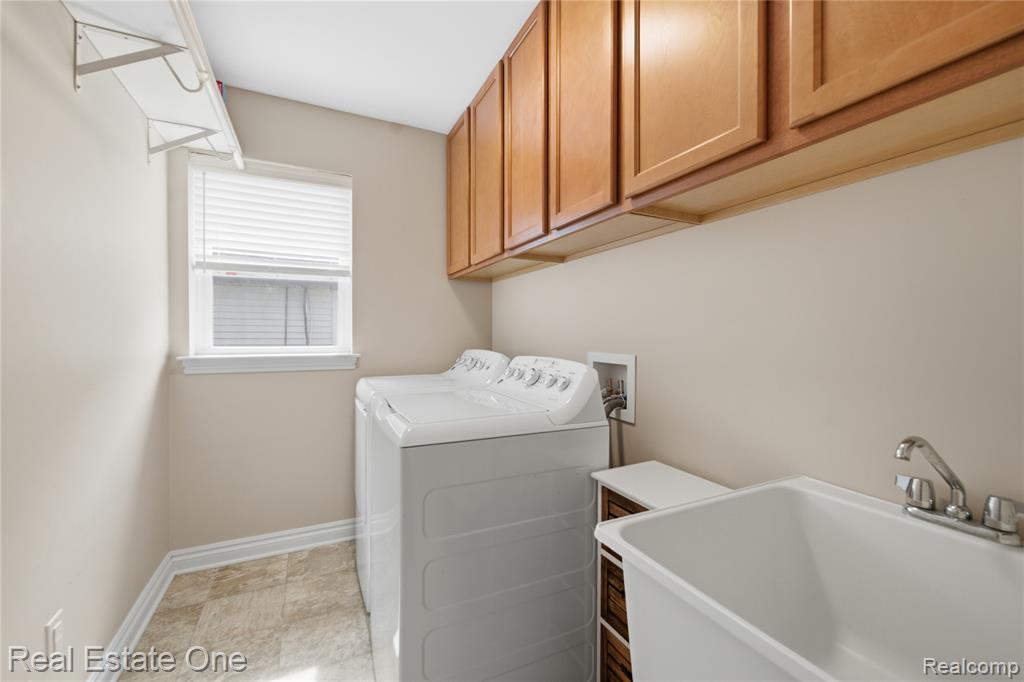 8915 Gittins Street, Commerce Twp, MI 48382 — Photo 13