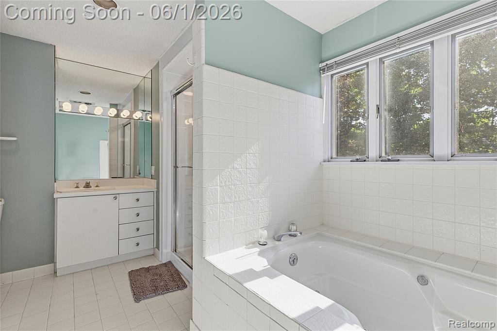 5389 Fox Ridge Circle, West Bloomfield, MI — Photo 29