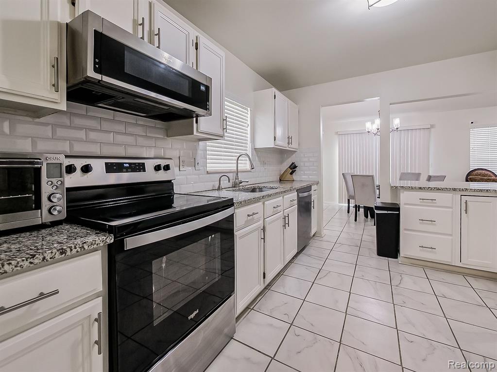 212 WINDING Brook, Commerce Twp, MI 48390 — Photo 5