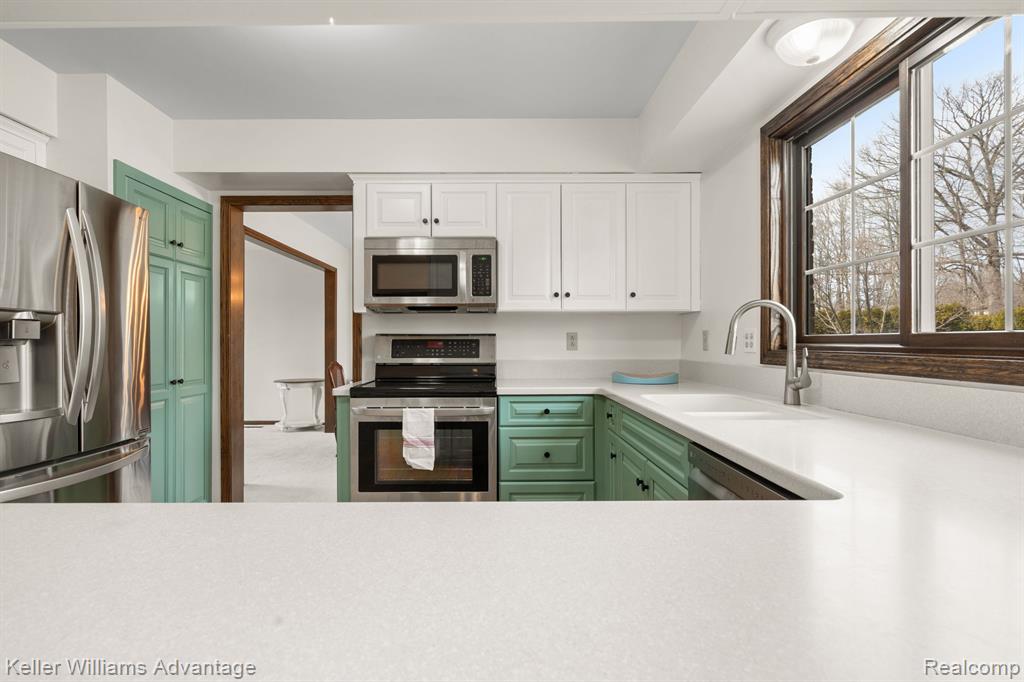 45766 PURCELL Drive, Plymouth, MI 48170 — Photo 15