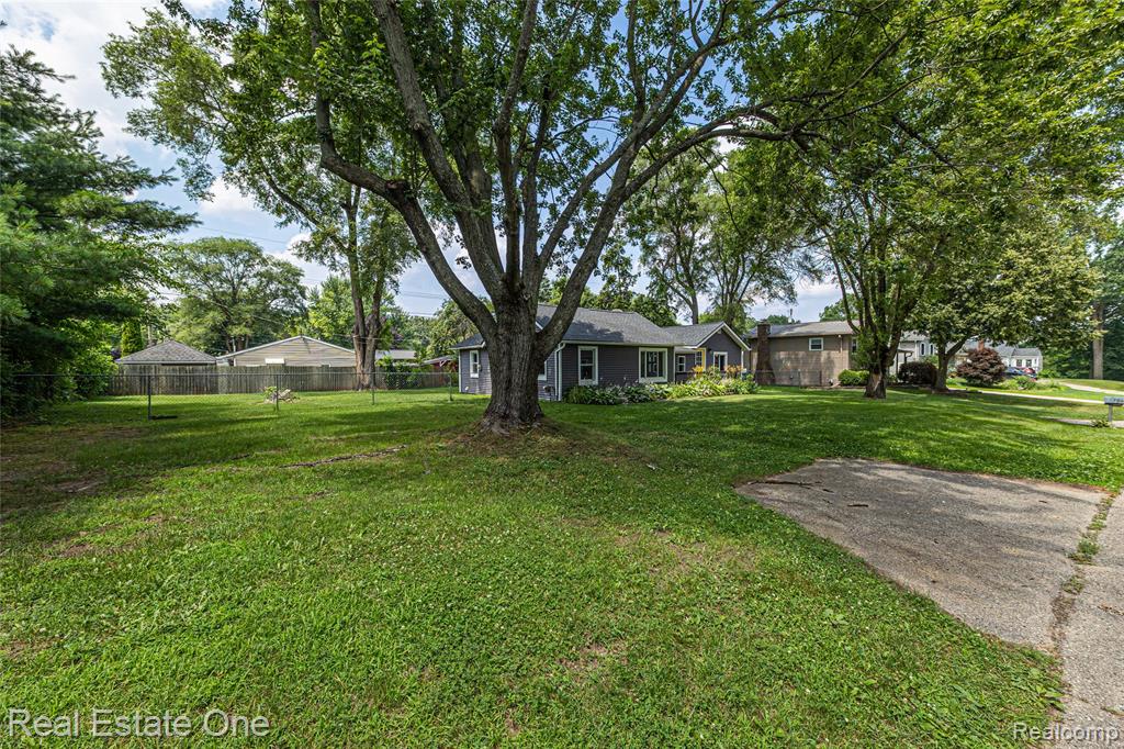 708 Birmingham Street, Lake Orion, MI 48362 — Photo 2