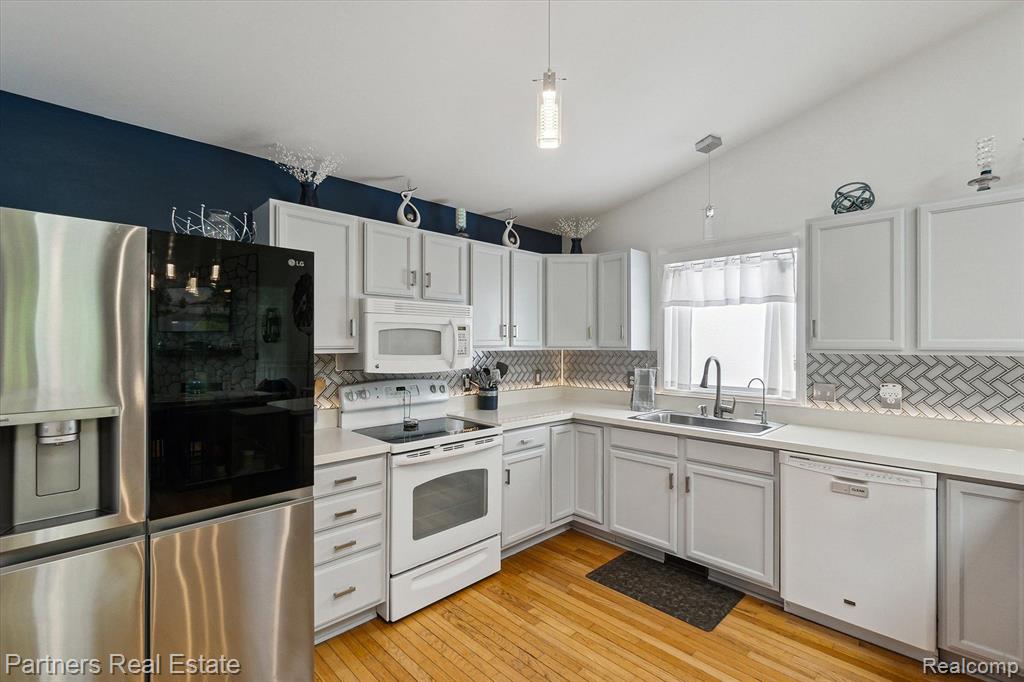 2956 W Telluride, Brighton, MI 48114 — Photo 8