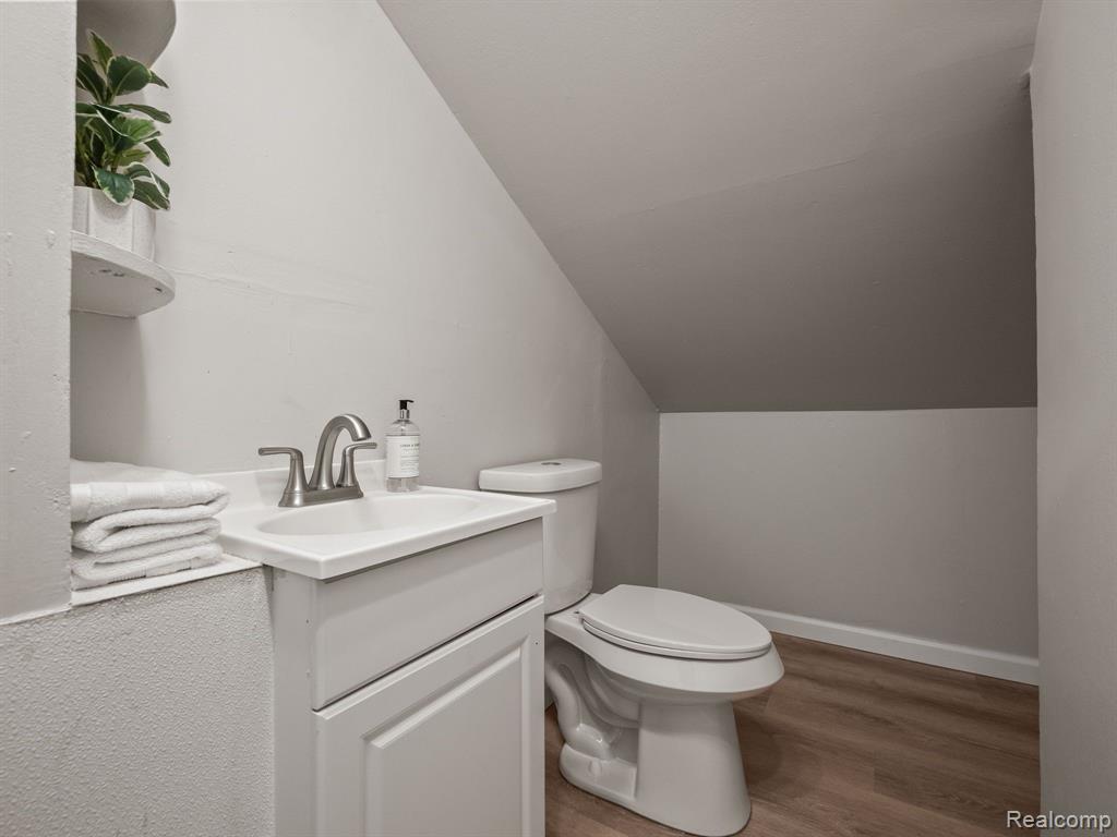 446 W BERNHARD Avenue, Hazel Park, MI 48030 — Photo 23