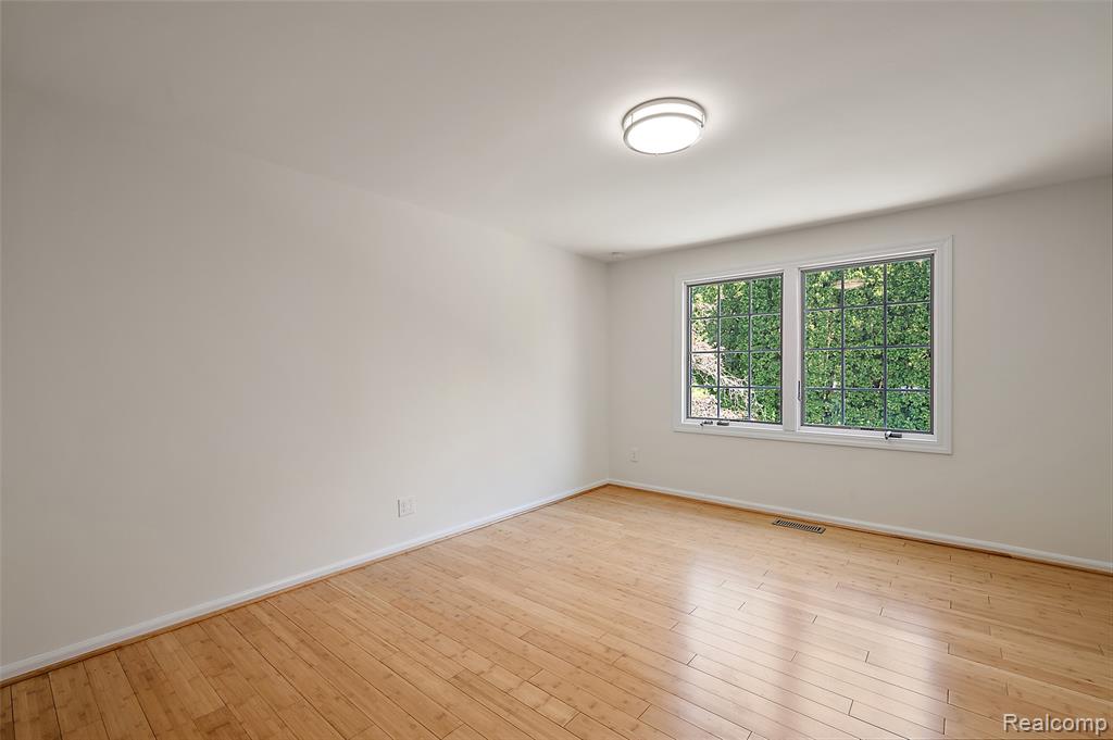 5353 W Bloomfield Lake Road, West Bloomfield, MI 48323 — Photo 38