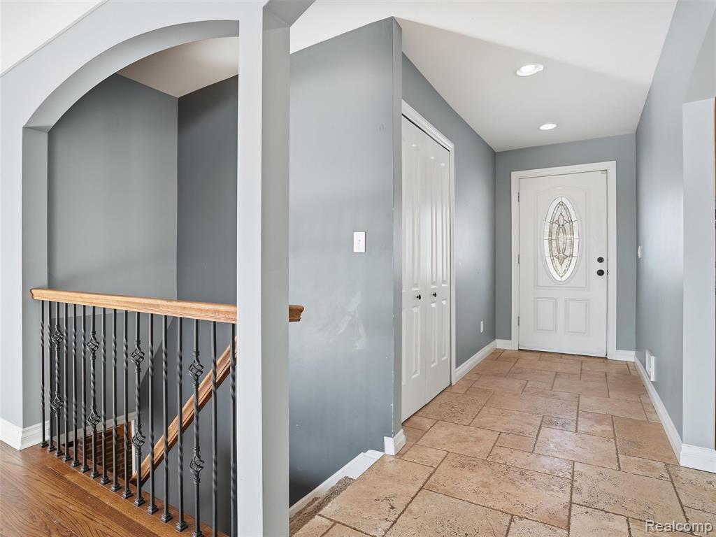 29750 Bristol Lane, Bingham Farms, MI 48025 — Photo 27