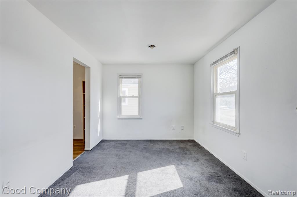 555 E Mahan Avenue, Hazel Park, MI 48030 — Photo 3