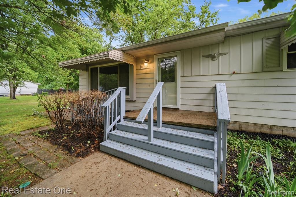 9715 Galatian Drive, Whitmore Lake, MI 48189 — Photo 4