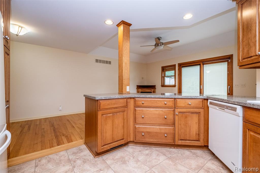 1863 Thomas Avenue, Berkley, MI 48072 — Photo 15