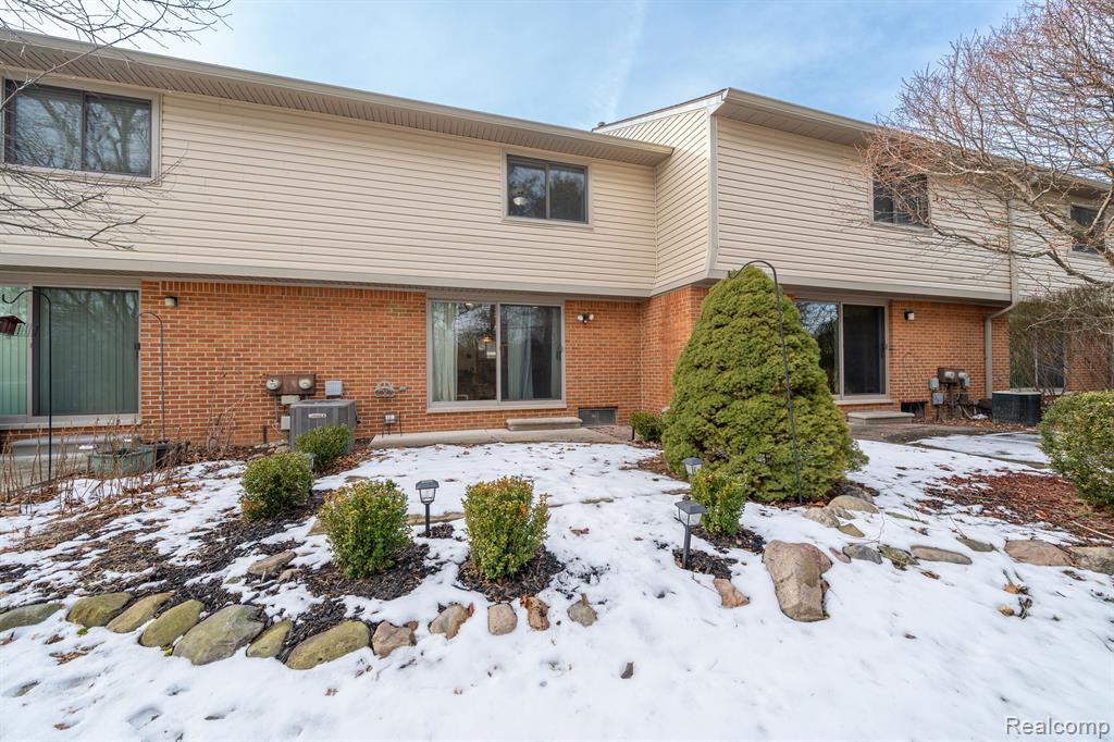 3630 OLD CREEK Road, Troy, MI 48084 — Photo 23