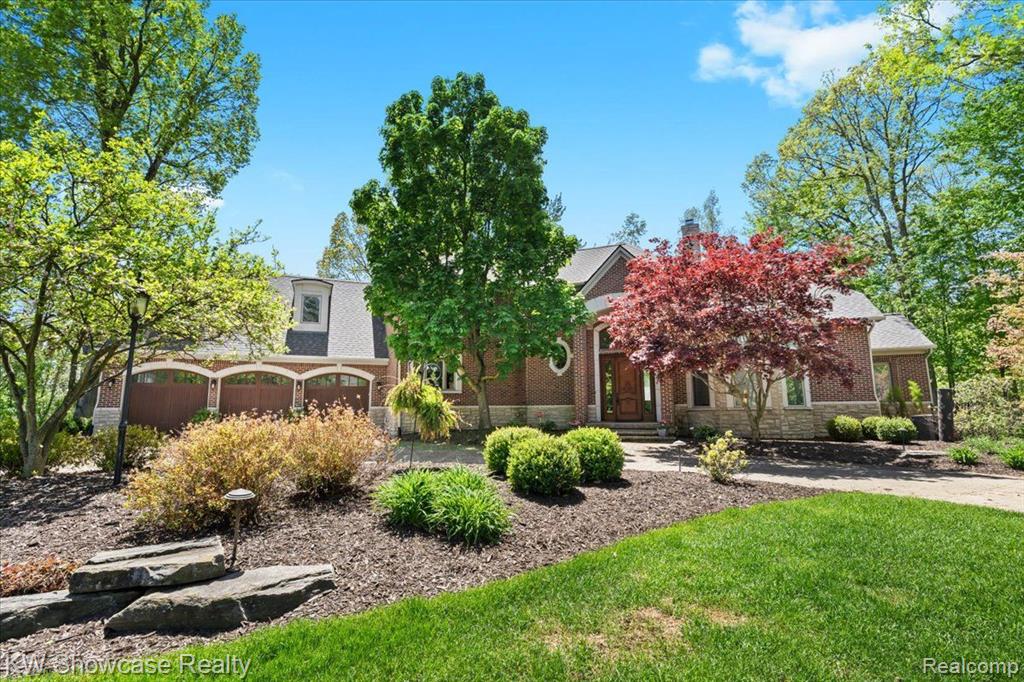 4563 HAVERHILL, Commerce Twp, MI 48382 — front exterior
